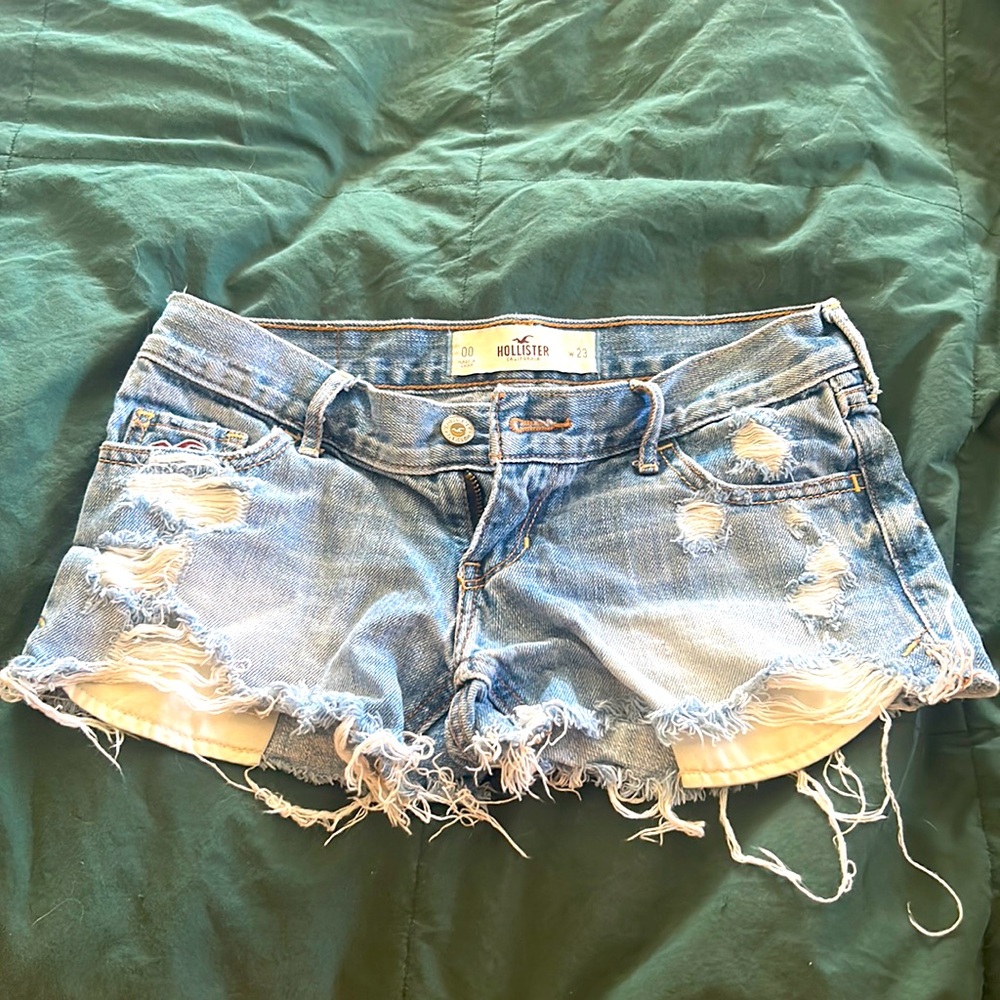 Hollister light denim wash, distressed shorts